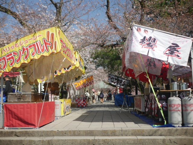 神宮外苑花火大会2024の出店の場所どこ？何時から何時までかも調査！